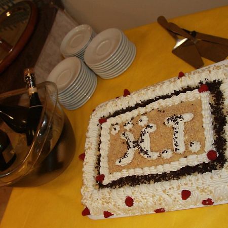 Hotel Tiziana Римини Екстериор снимка