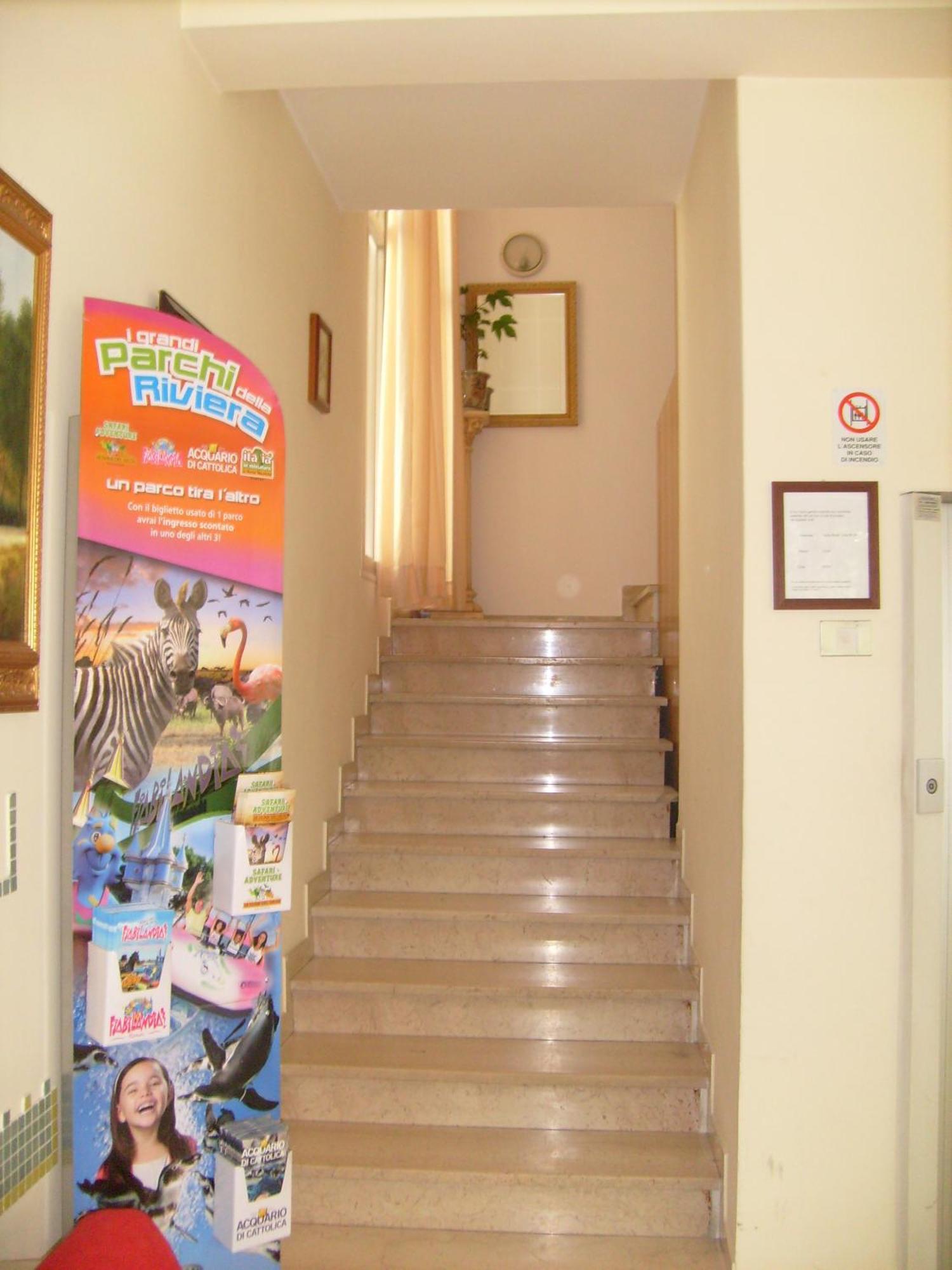 Hotel Tiziana Римини Екстериор снимка