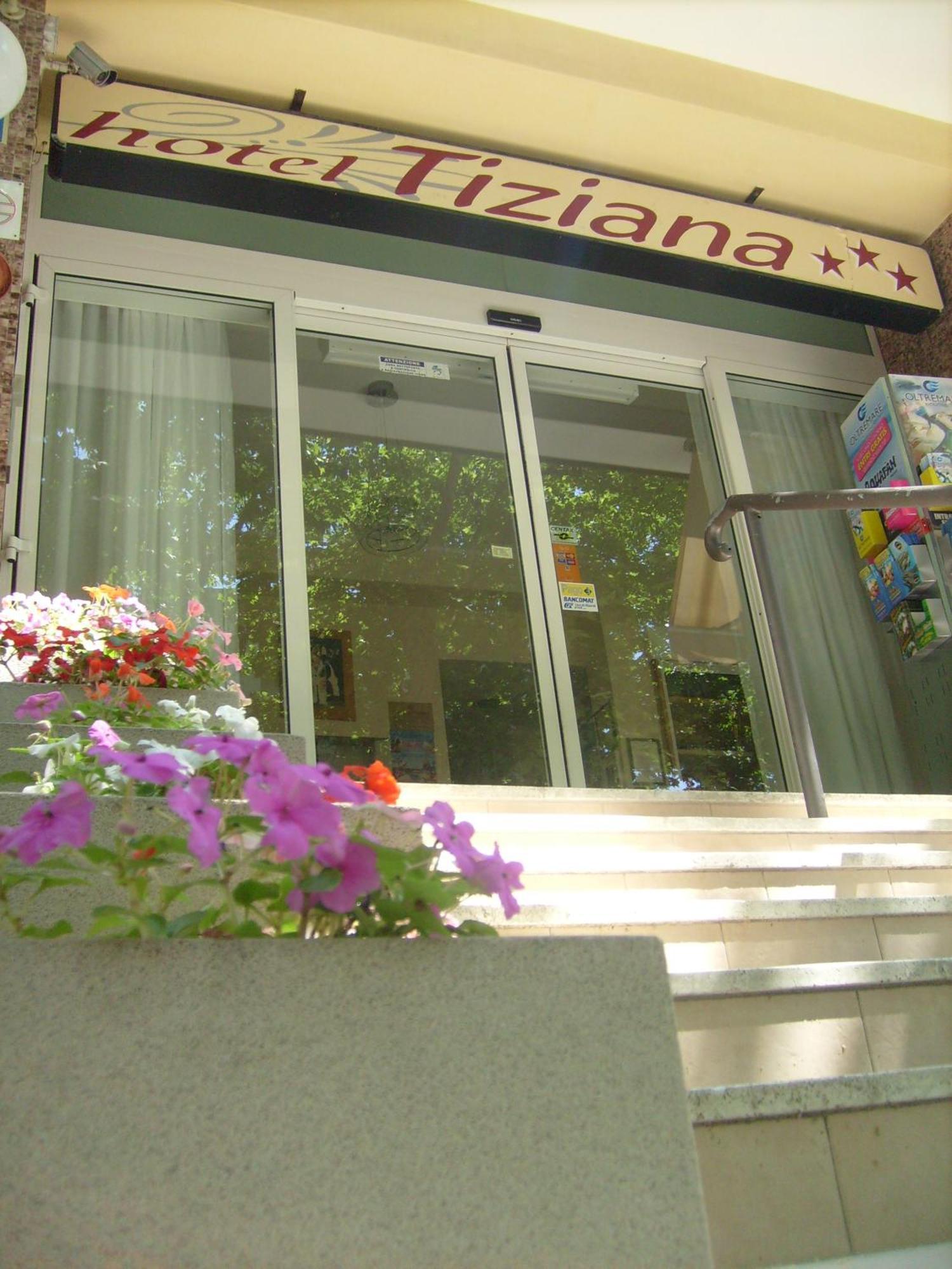 Hotel Tiziana Римини Екстериор снимка