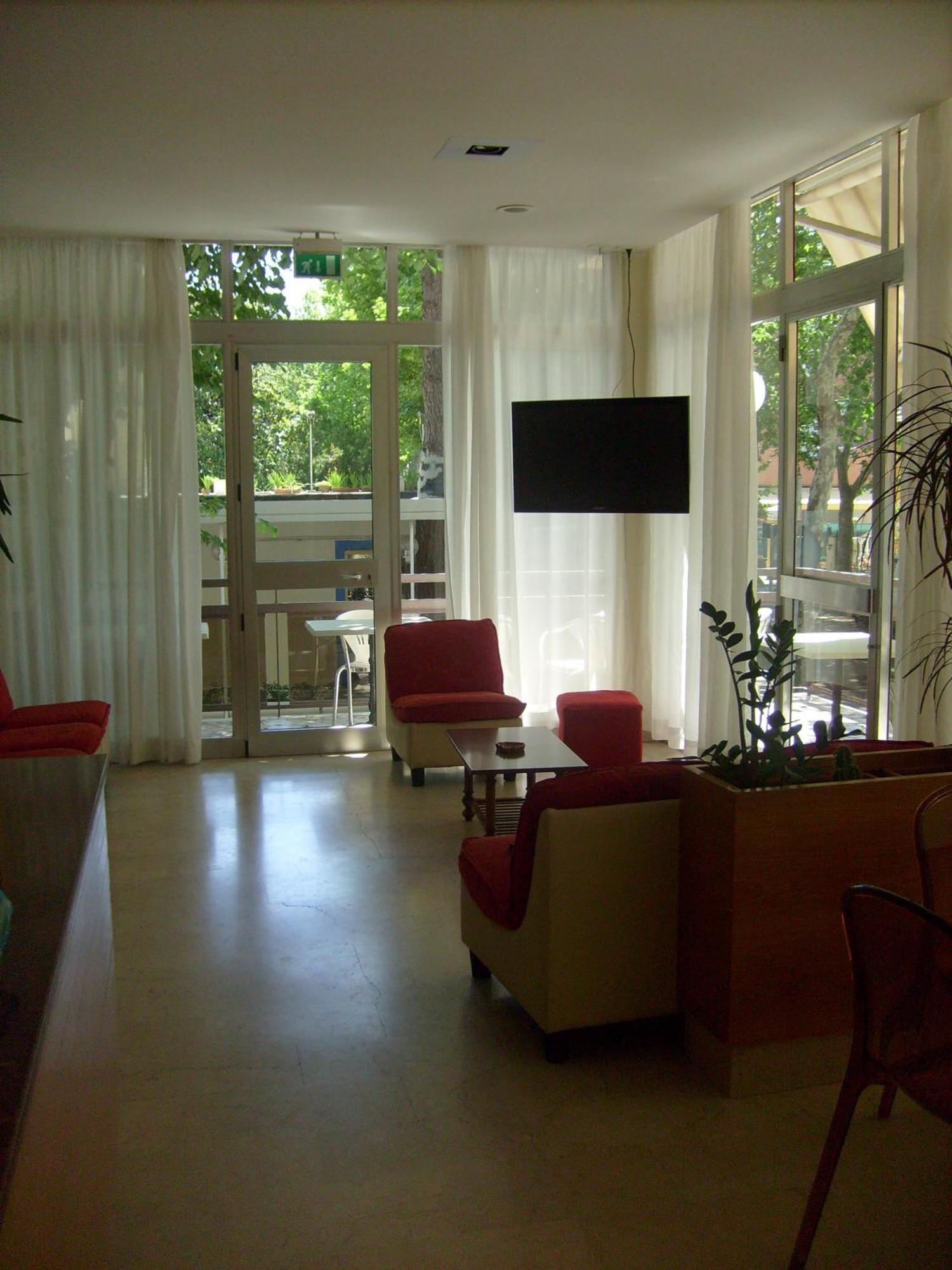 Hotel Tiziana Римини Екстериор снимка