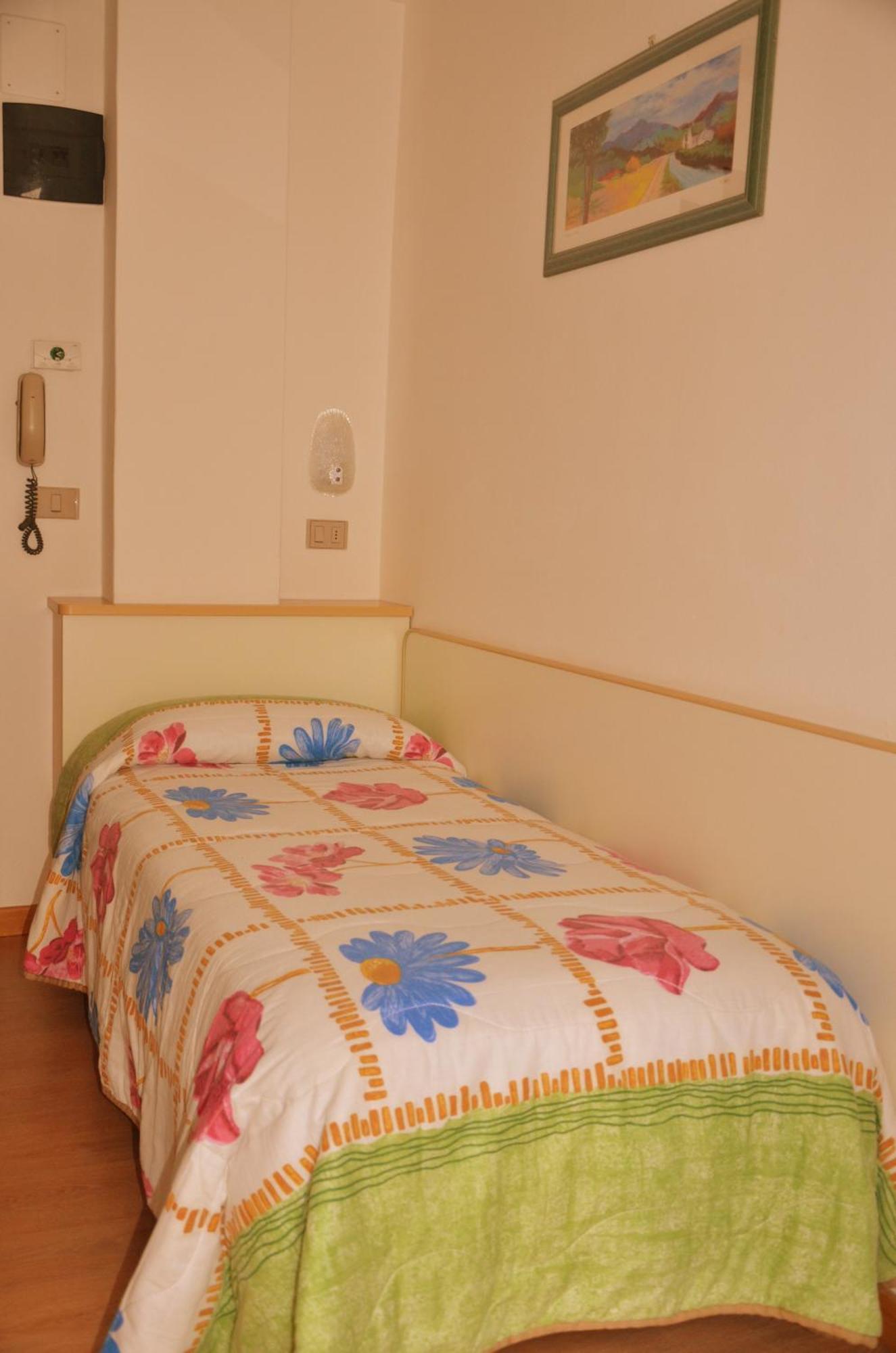 Hotel Tiziana Римини Екстериор снимка